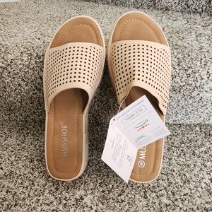 Musshoe sandals NWT